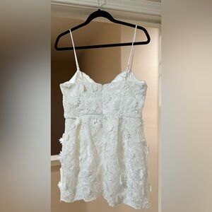 NWT Showpo Attilie Mini Dress‎ Sweetheart Bustier3D Floral Lined White. Size 8.